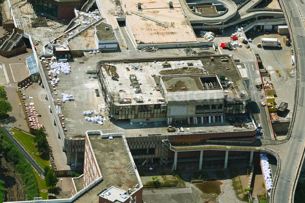 Ludwigshafen am Rhein from the bird's eye view: Demolition work on the building complex of the former shopping center RATHAUS CENTER on place Rathausplatz in Ludwigshafen am Rhein in the state Rhineland-Palatinate, Germany