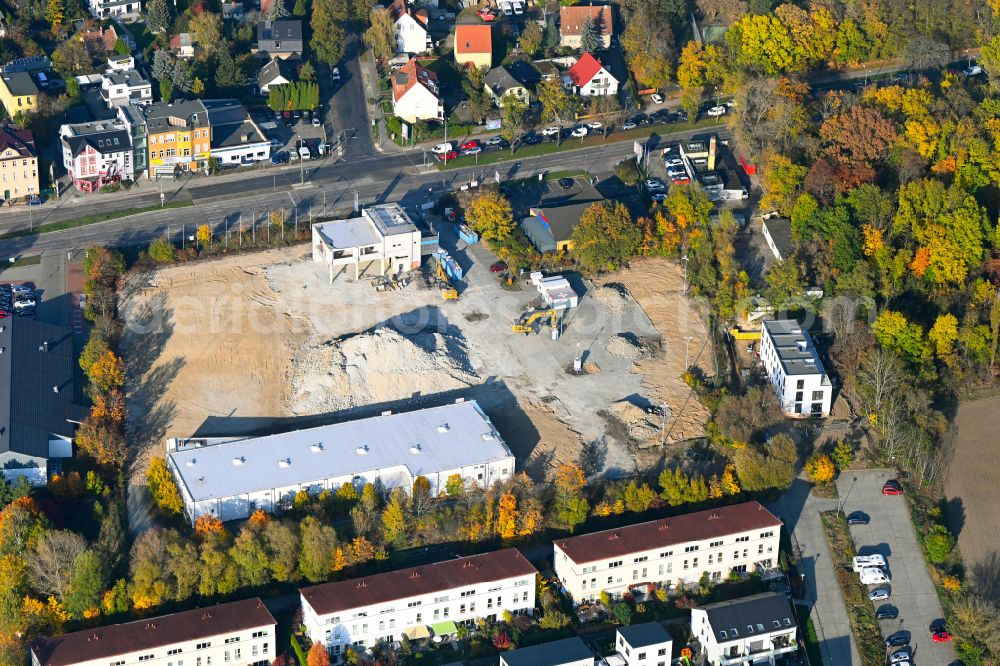 Berlin from the bird's eye view: Demolition work on the building complex of the former shopping center REWE and ALDI on street Alt-Kaulsdorf in the district Kaulsdorf in Berlin, Germany