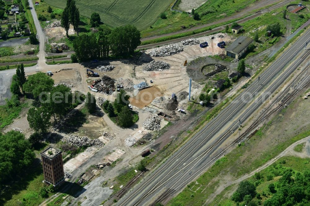 Halberstadt from the bird's eye view: Demolition work on the site of the ruins des Bahn- Betriebswerkes in Halberstadt in the state Saxony-Anhalt