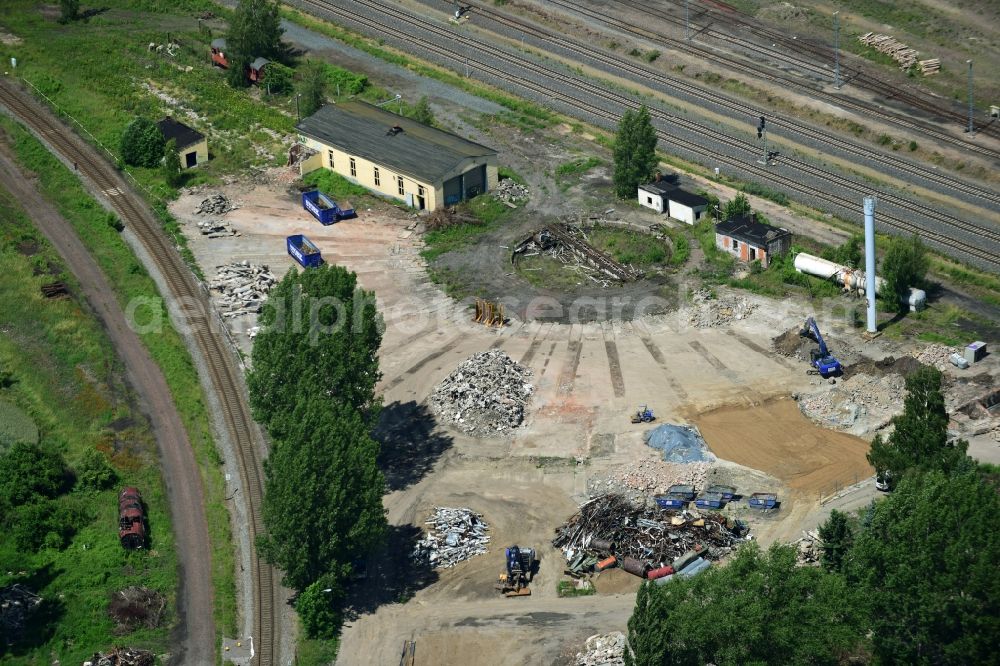 Halberstadt from the bird's eye view: Demolition work on the site of the ruins des Bahn- Betriebswerkes in Halberstadt in the state Saxony-Anhalt