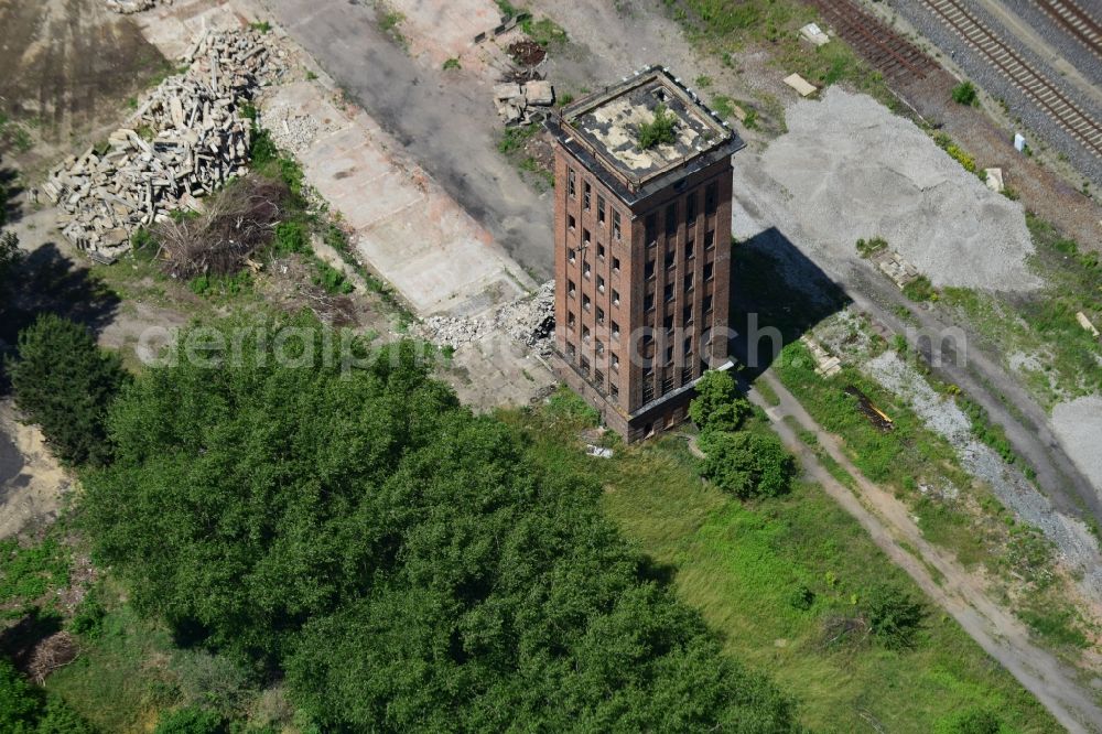 Halberstadt from the bird's eye view: Demolition work on the site of the ruins des Bahn- Betriebswerkes in Halberstadt in the state Saxony-Anhalt