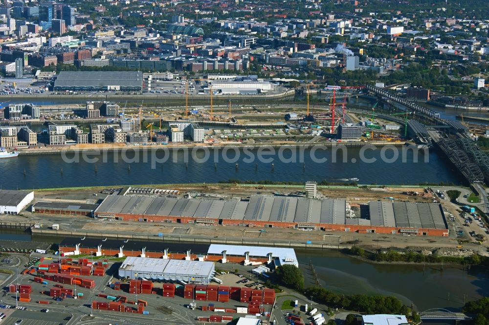 Aerial photograph Hamburg - Demolition work on the site of the former logistics center ruin Ueberseezentrum on Schuhmacherwerder - Moldauhafen in the district Kleiner Grasbrook in Hamburg, Germany