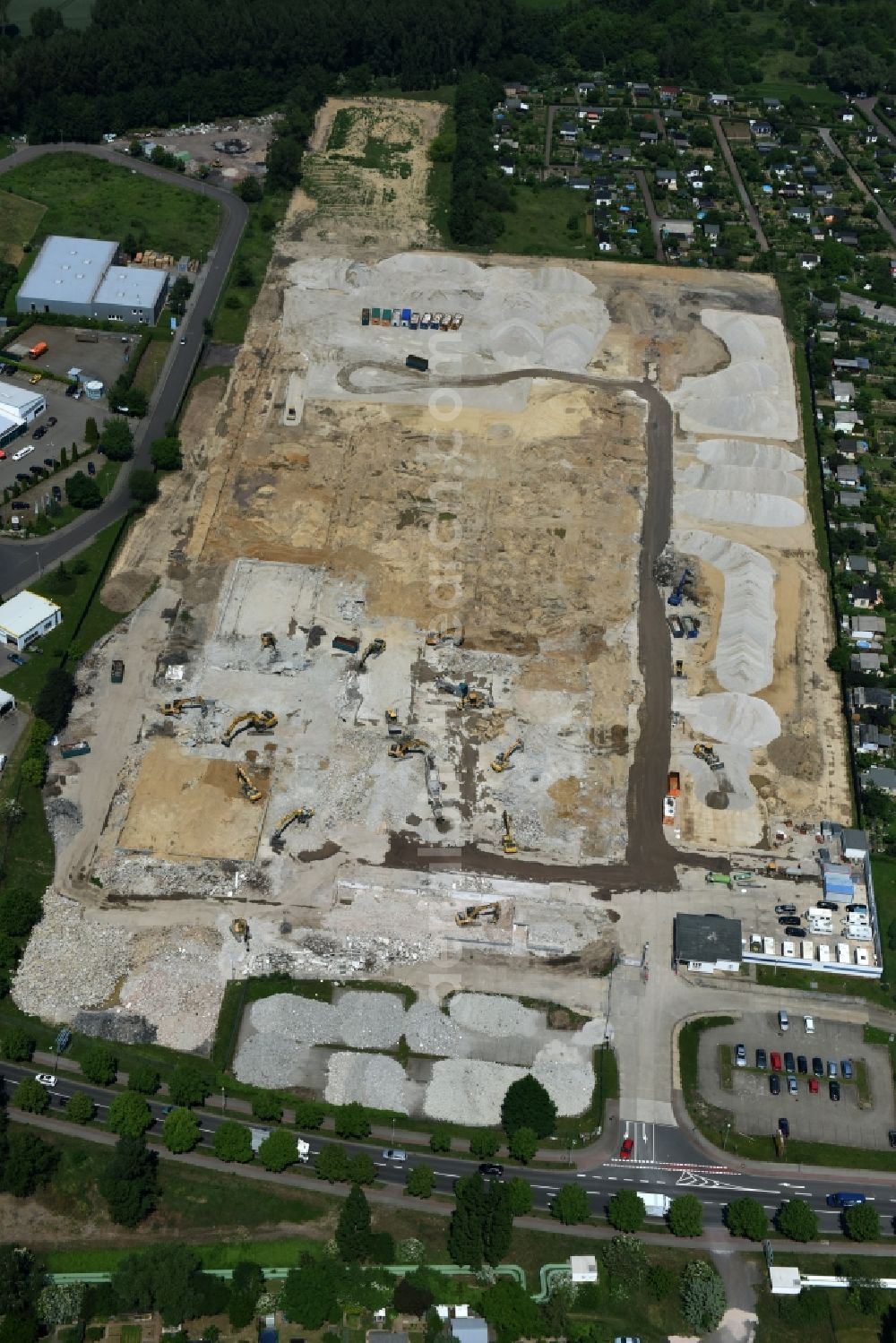 Aerial image Magdeburg - Demolition work on the site of the former Milchhof Magdeburg GmbH and development work for the construction of an IKEA furniture store - Furniture Market in Magdeburg in the state Saxony-Anhalt