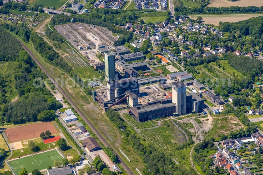 Aerial image Gelsenkirchen - Demolition work on the site of the Industry- ruins of DSK Bergwerk Lippe in the district Westerhold in Gelsenkirchen at Ruhrgebiet in the state North Rhine-Westphalia, Germany