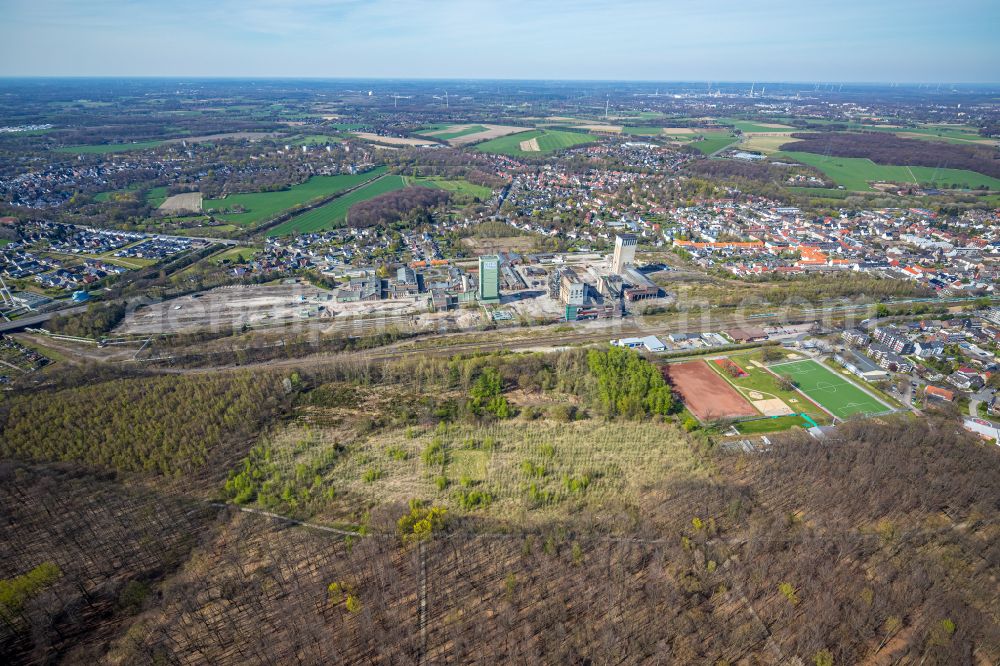 Gelsenkirchen from above - Demolition work on the site of the Industry- ruins of DSK Bergwerk Lippe in the district Westerhold in Gelsenkirchen in the state North Rhine-Westphalia, Germany