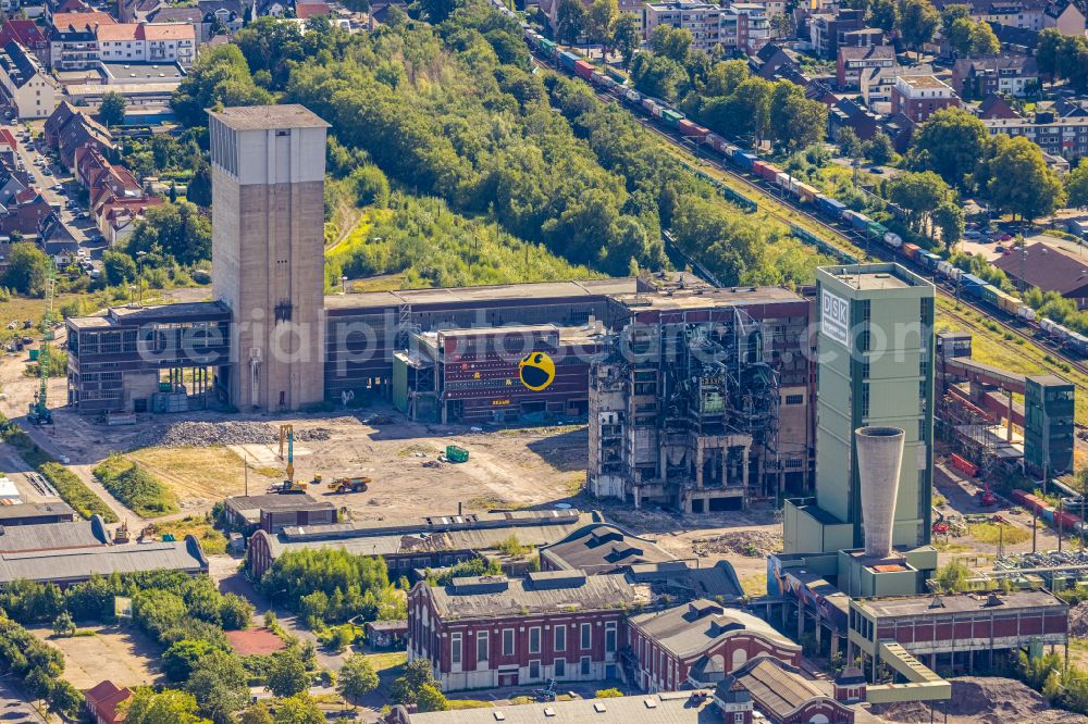 Aerial image Gelsenkirchen - Demolition work on the site of the Industry- ruins of DSK Bergwerk Lippe in the district Westerhold in Gelsenkirchen at Ruhrgebiet in the state North Rhine-Westphalia, Germany