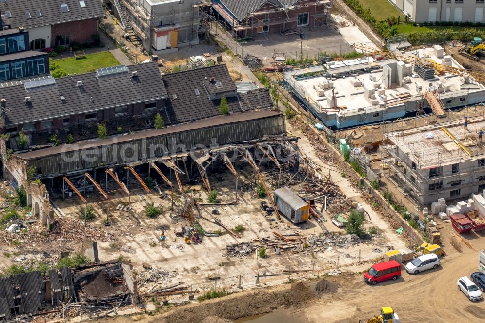 Essen from the bird's eye view: Demolition work on the site of the Industry- ruins on Seepromenade in Kettwig in Essen in the state North Rhine-Westphalia