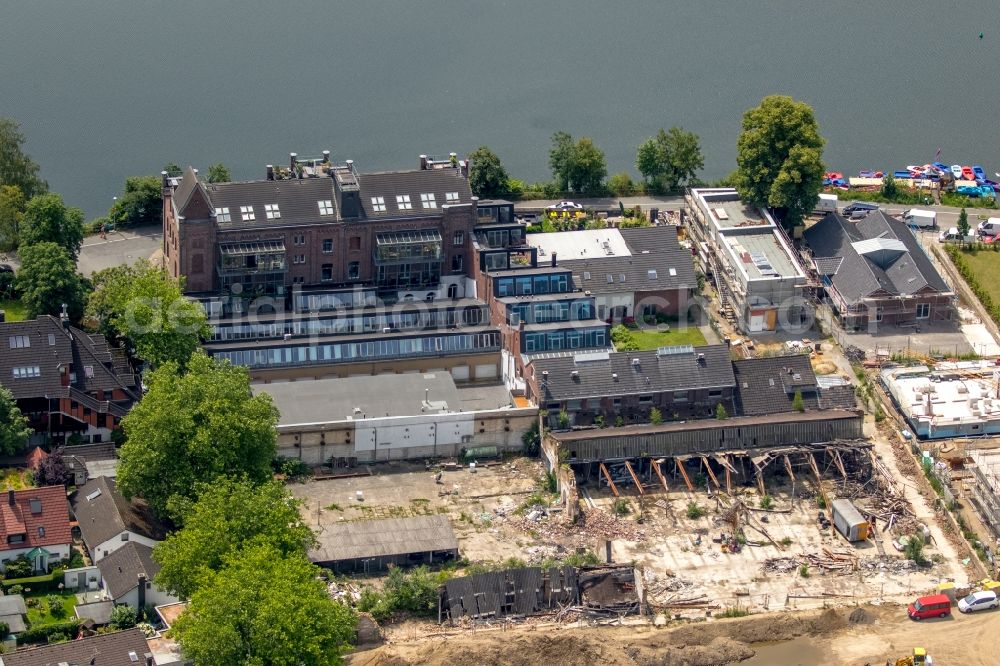 Aerial image Essen - Demolition work on the site of the Industry- ruins on Seepromenade in Kettwig in Essen in the state North Rhine-Westphalia