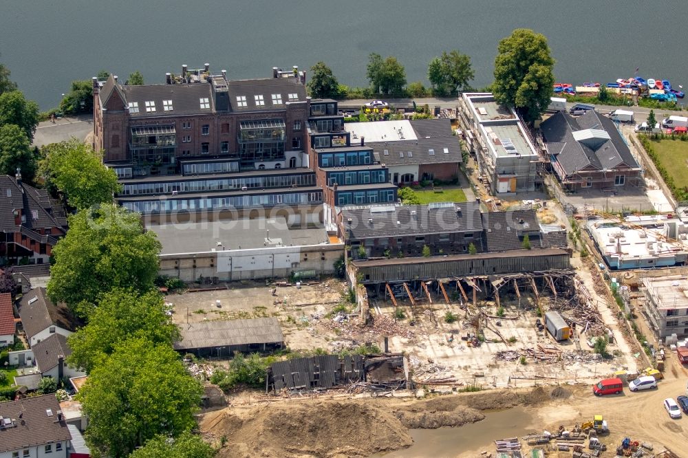 Aerial photograph Essen - Demolition work on the site of the Industry- ruins on Seepromenade in Kettwig in Essen in the state North Rhine-Westphalia