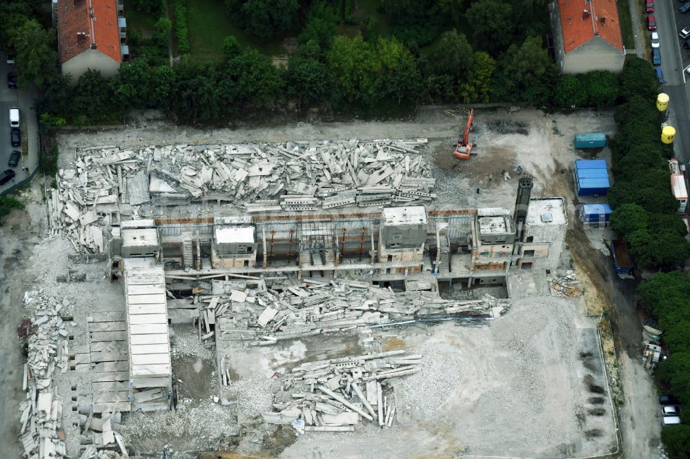 Aerial photograph Berlin - Demolition work on the site of the Industry- ruins Dessauerstrasse - Retzowstrasse - Seydlitzstrasse in Berlin