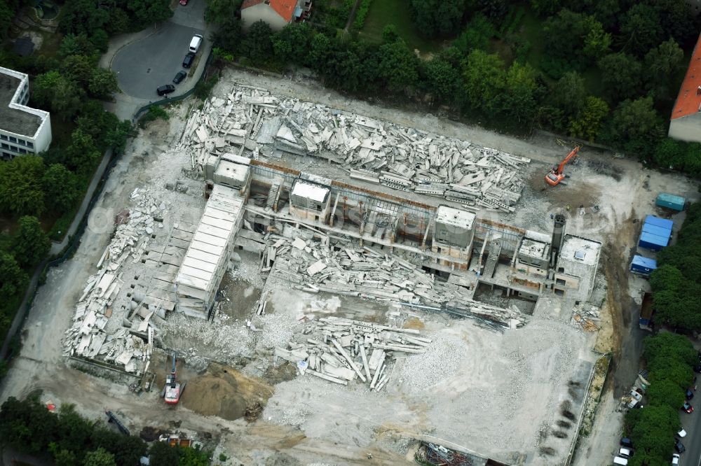 Aerial image Berlin - Demolition work on the site of the Industry- ruins Dessauerstrasse - Retzowstrasse - Seydlitzstrasse in Berlin