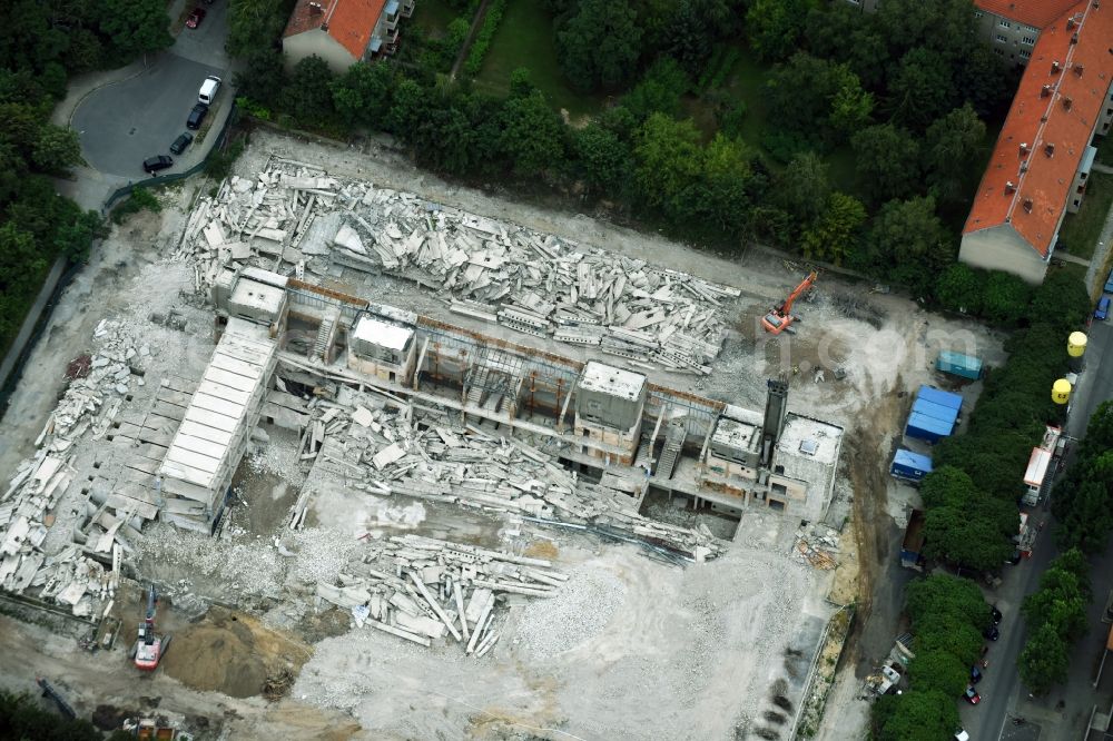 Aerial photograph Berlin - Demolition work on the site of the Industry- ruins Dessauerstrasse - Retzowstrasse - Seydlitzstrasse in Berlin