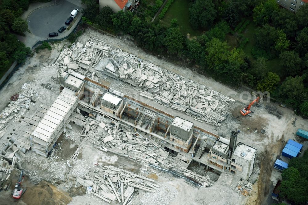 Berlin from above - Demolition work on the site of the Industry- ruins Dessauerstrasse - Retzowstrasse - Seydlitzstrasse in Berlin