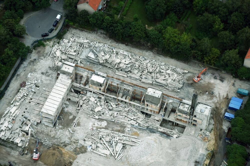 Aerial image Berlin - Demolition work on the site of the Industry- ruins Dessauerstrasse - Retzowstrasse - Seydlitzstrasse in Berlin