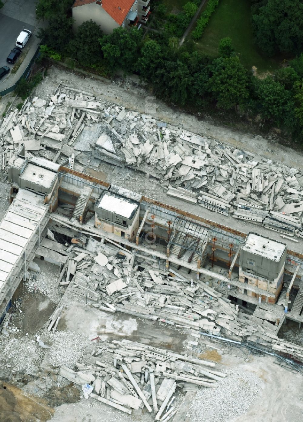 Aerial photograph Berlin - Demolition work on the site of the Industry- ruins Dessauerstrasse - Retzowstrasse - Seydlitzstrasse in Berlin