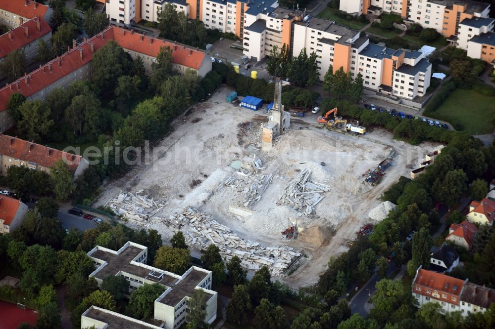 Berlin from above - Demolition work on the site of the Industry- ruins Dessauerstrasse - Retzowstrasse - Seydlitzstrasse in Berlin