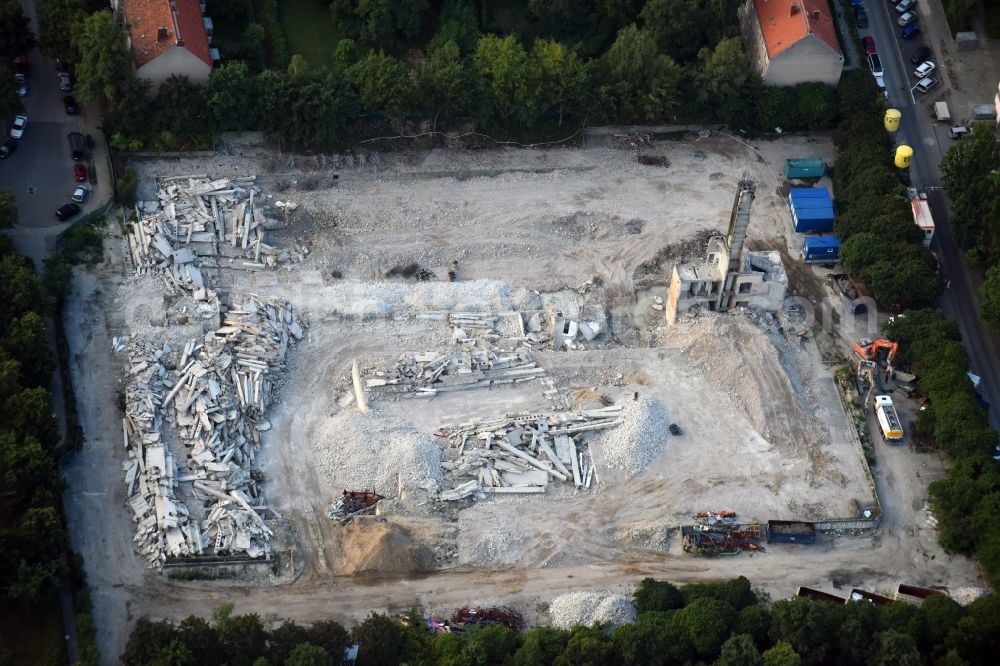 Aerial image Berlin - Demolition work on the site of the Industry- ruins Dessauerstrasse - Retzowstrasse - Seydlitzstrasse in Berlin