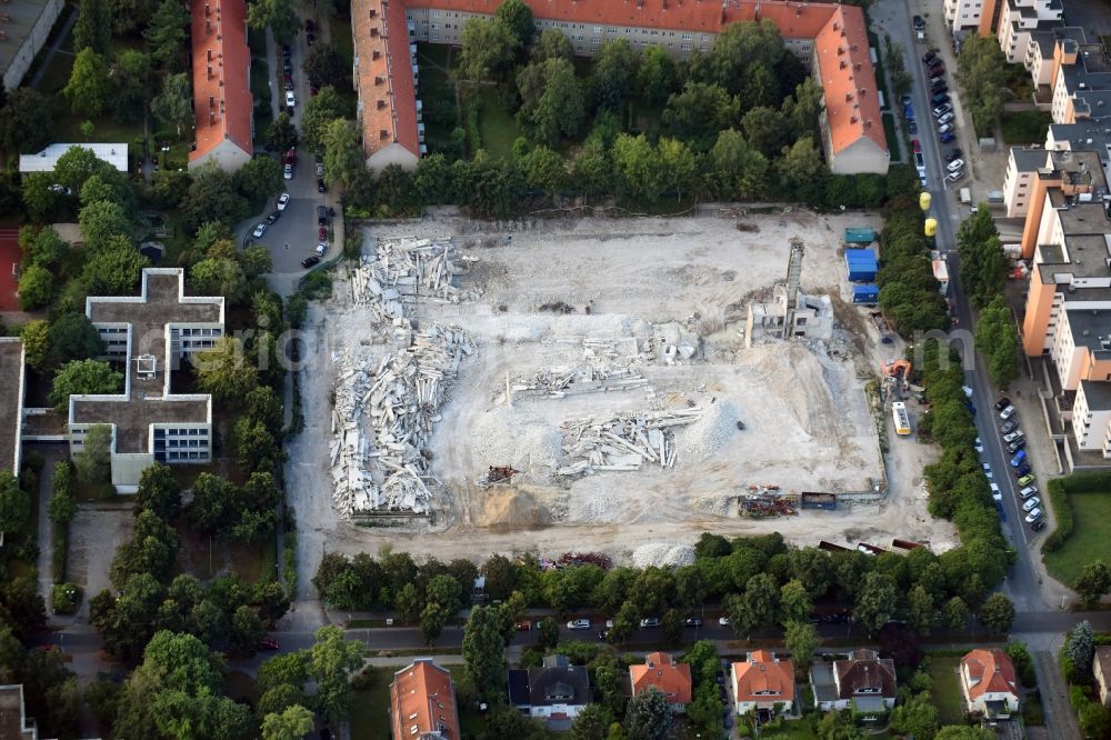 Aerial photograph Berlin - Demolition work on the site of the Industry- ruins Dessauerstrasse - Retzowstrasse - Seydlitzstrasse in Berlin