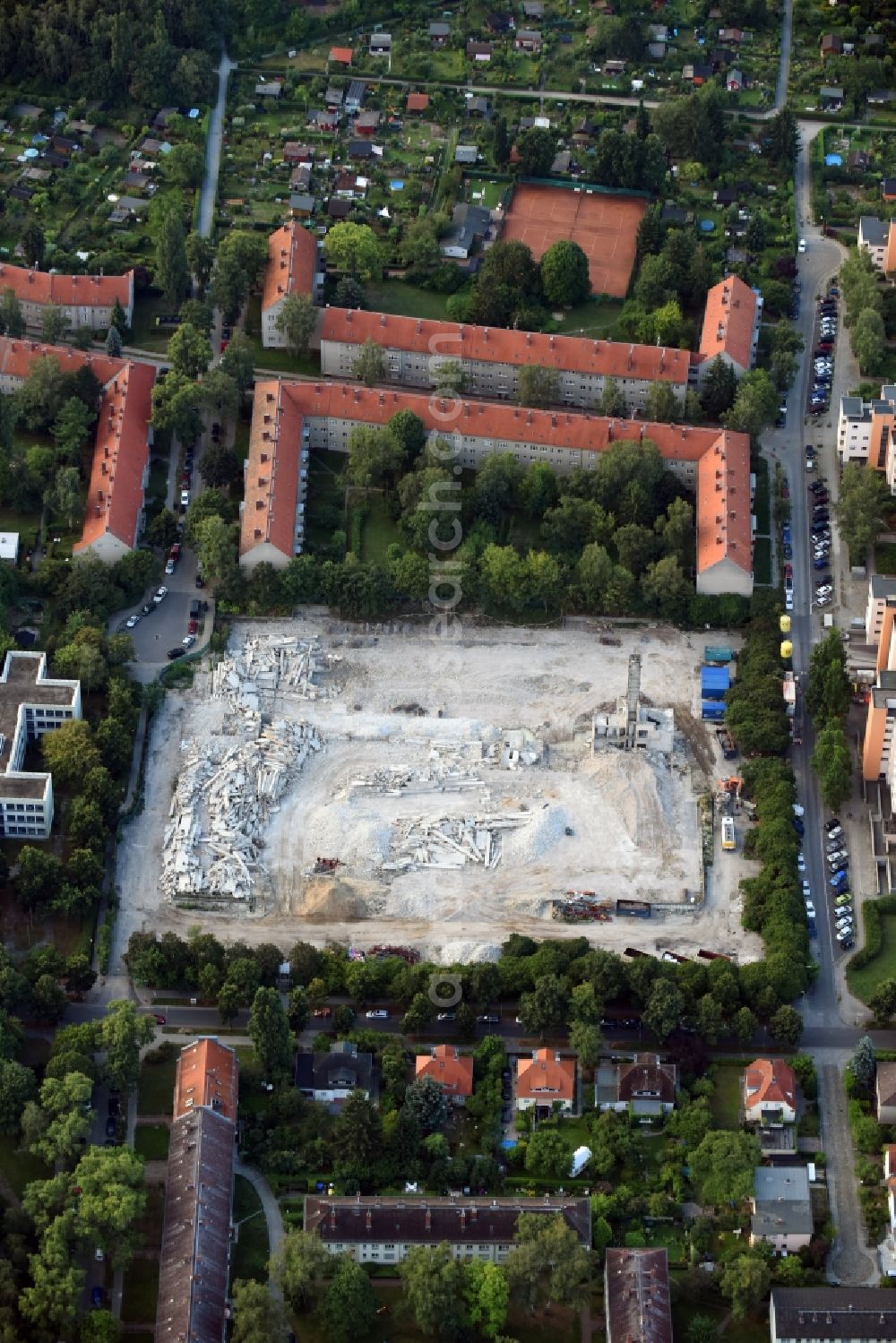 Berlin from above - Demolition work on the site of the Industry- ruins Dessauerstrasse - Retzowstrasse - Seydlitzstrasse in Berlin