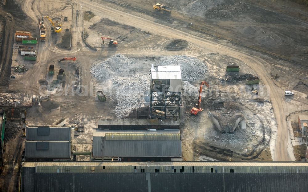 Hamm from above - Demolition work on the site of the Industry- ruins Zeche Heinrich Robert in Hamm in the state North Rhine-Westphalia, Germany