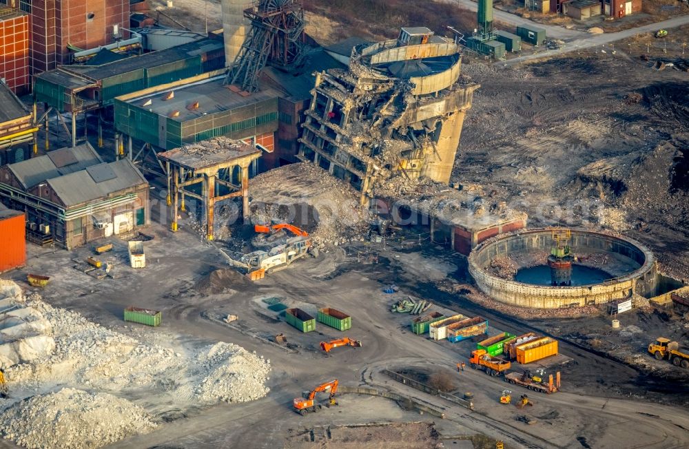 Aerial photograph Hamm - Demolition work on the site of the Industry- ruins Zeche Heinrich Robert in Hamm in the state North Rhine-Westphalia, Germany