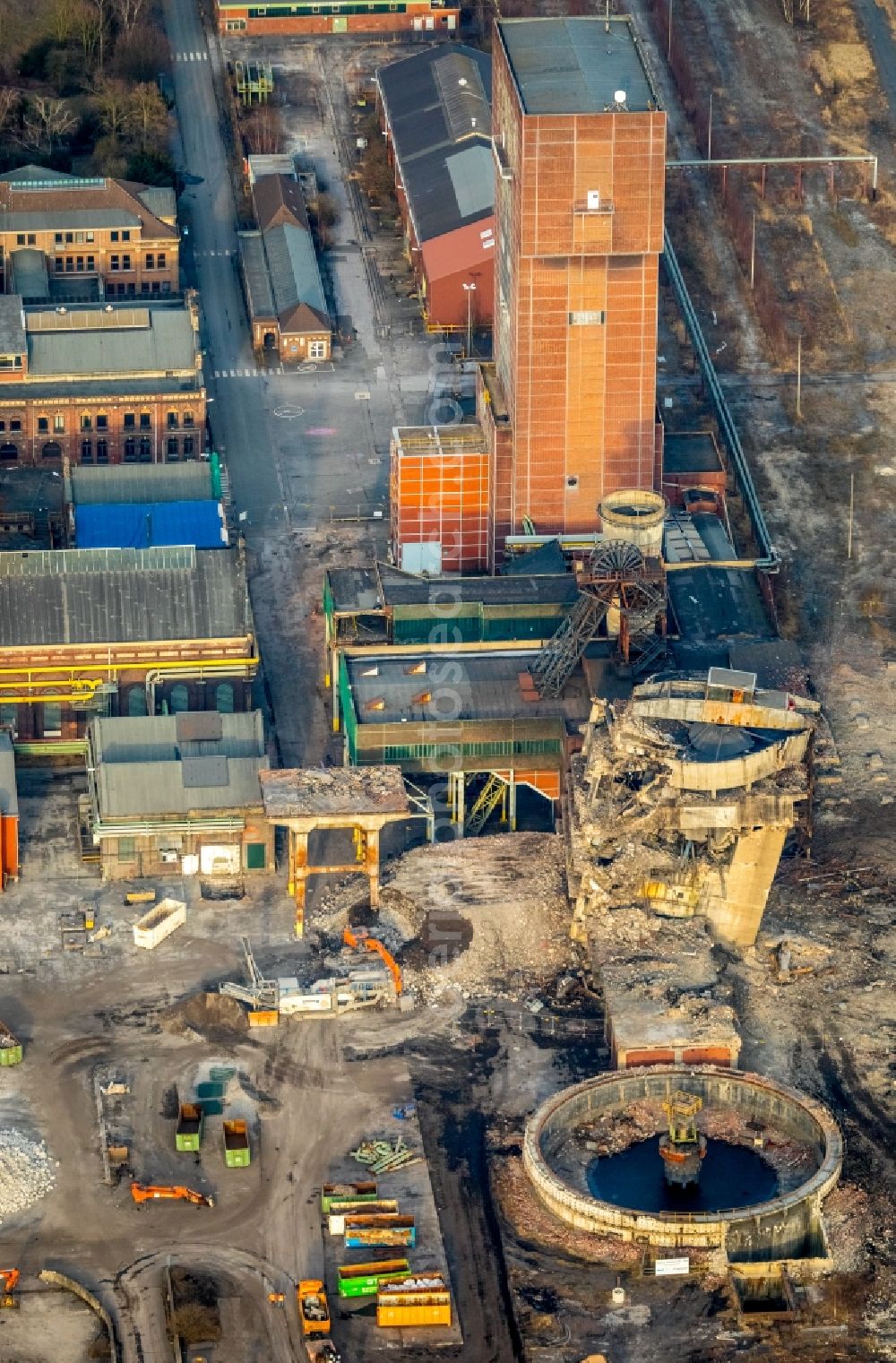 Hamm from above - Demolition work on the site of the Industry- ruins Zeche Heinrich Robert in Hamm in the state North Rhine-Westphalia, Germany