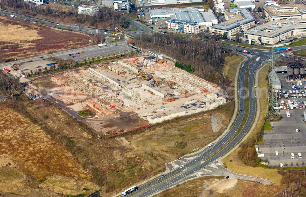 Essen from the bird's eye view: Demolition work on the site of the ruins Berthold-Beitz-Boulevard - Helenenstrasse in Essen in the state North Rhine-Westphalia