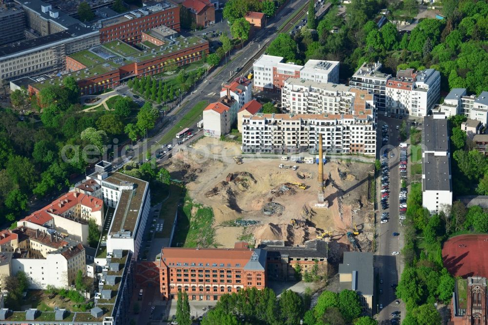 Aerial photograph Berlin - Demolition work on the site of the ruins Bohemian brewery in Berlin. On the former brewery site between Friedensstrasse, Pufendorfstrasse and Matthiasstrasse space is created for the new district Friedrichshain courtyards of B & L Real Estate GmbH