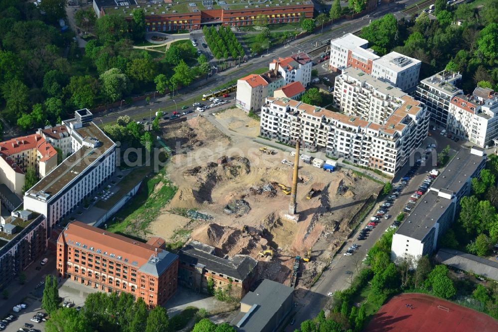 Berlin from above - Demolition work on the site of the ruins Bohemian brewery in Berlin. On the former brewery site between Friedensstrasse, Pufendorfstrasse and Matthiasstrasse space is created for the new district Friedrichshain courtyards of B & L Real Estate GmbH