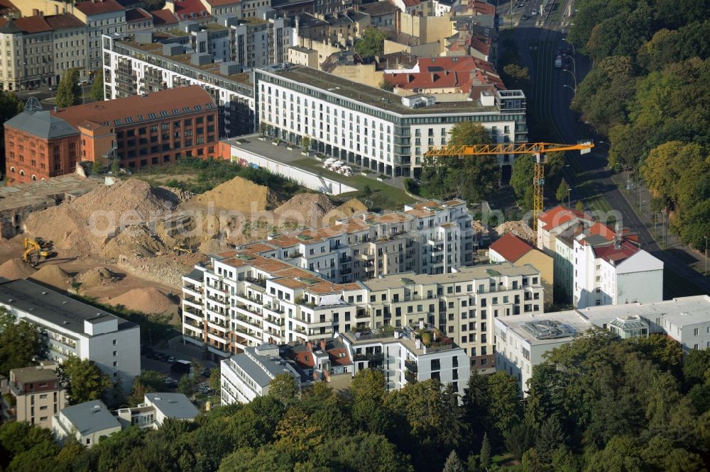 Aerial photograph Berlin - Demolition work on the site of the ruins Bohemian brewery in Berlin. On the former brewery site between Friedensstrasse, Pufendorfstrasse and Matthiasstrasse space is created for the new district Friedrichshain courtyards of B & L Real Estate GmbH