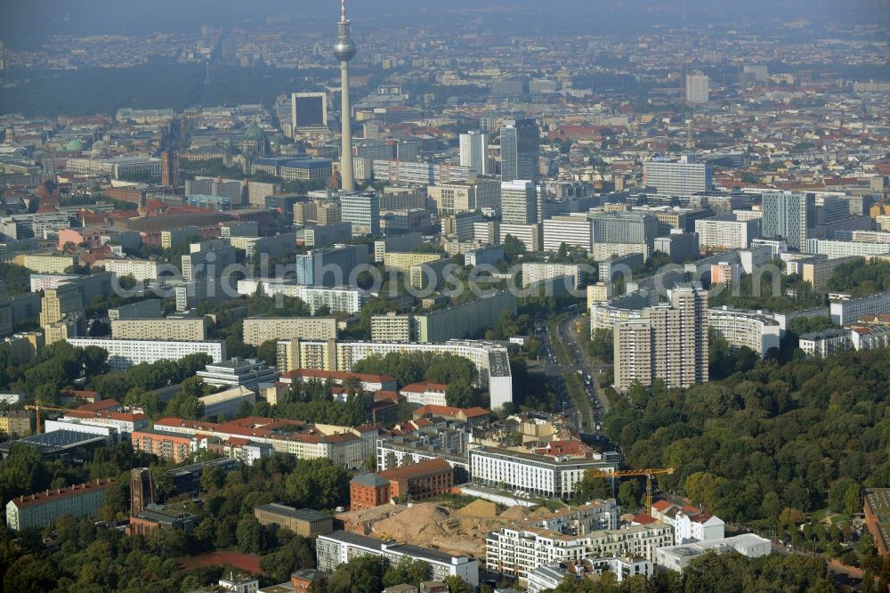 Aerial image Berlin - Demolition work on the site of the ruins Bohemian brewery in Berlin. On the former brewery site between Friedensstrasse, Pufendorfstrasse and Matthiasstrasse space is created for the new district Friedrichshain courtyards of B & L Real Estate GmbH