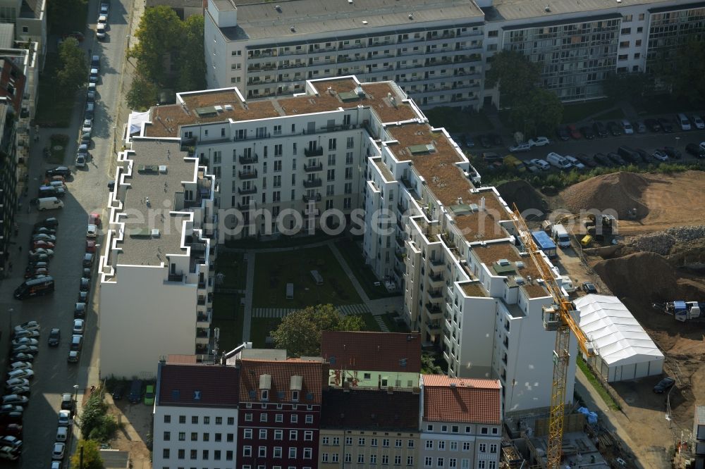 Aerial image Berlin - Demolition work on the site of the ruins Bohemian brewery in Berlin. On the former brewery site between Friedensstrasse, Pufendorfstrasse and Matthiasstrasse space is created for the new district Friedrichshain courtyards of B & L Real Estate GmbH