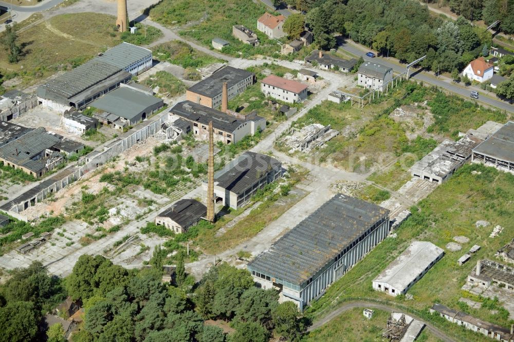 Zernsdorf from the bird's eye view: Demolition work on the site of the ruins in Zernsdorf in the state Brandenburg