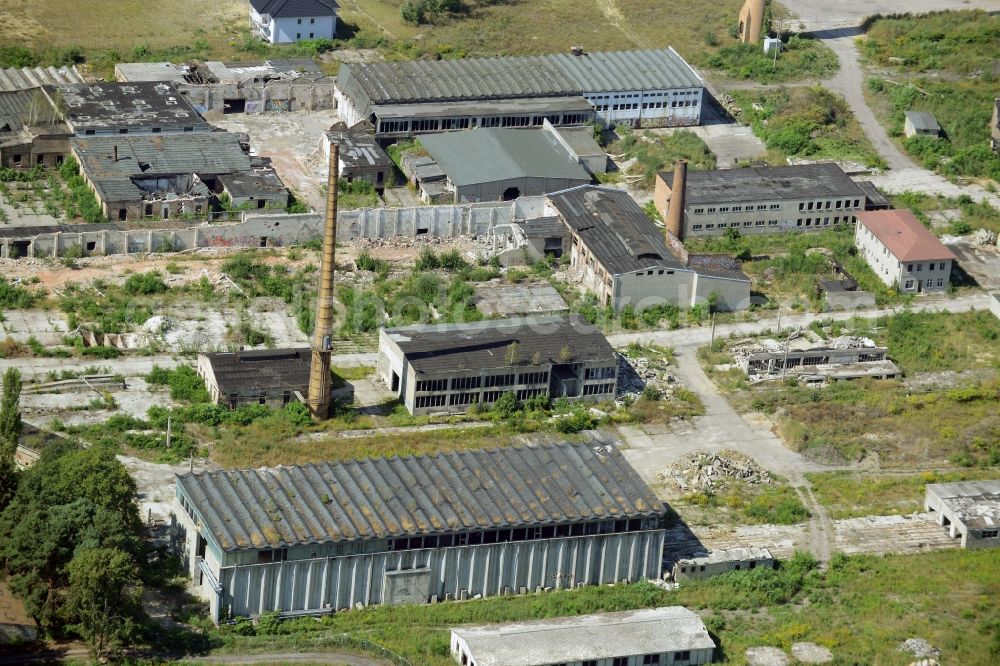 Zernsdorf from the bird's eye view: Demolition work on the site of the ruins in Zernsdorf in the state Brandenburg