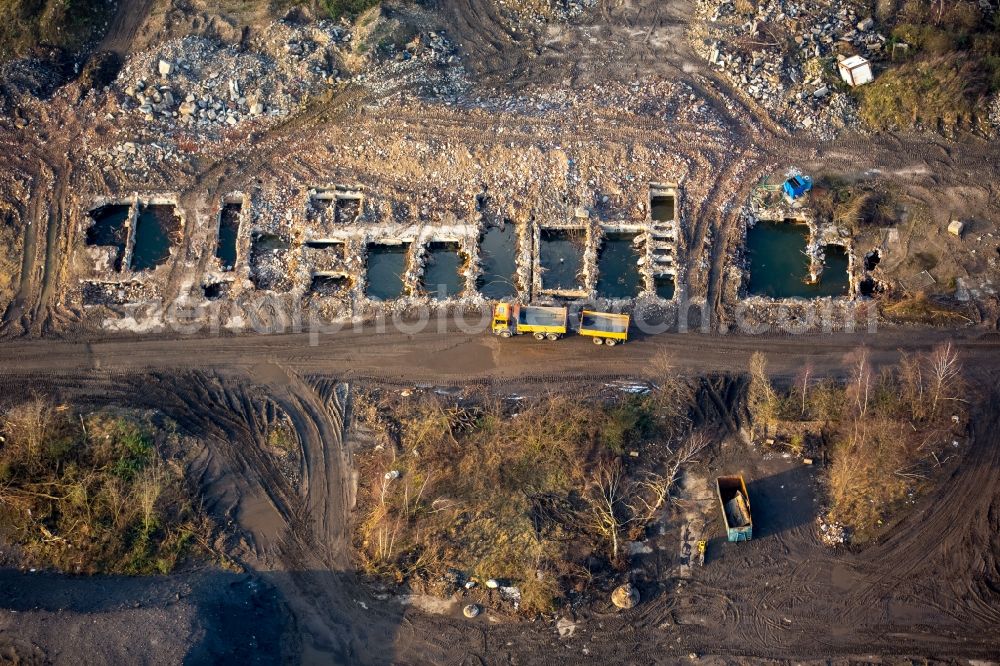 Gelsenkirchen from the bird's eye view: Demolition work on the site of the ruins on Bruesseler Strasse in Gelsenkirchen in the state North Rhine-Westphalia