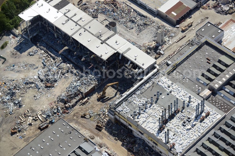 Bochum from the bird's eye view: Demolition work on the site of the ruins Opel Werk I in Bochum in the state North Rhine-Westphalia