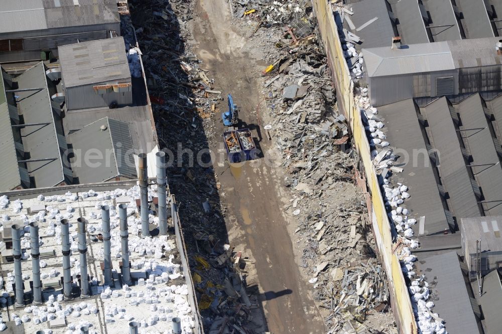 Bochum from the bird's eye view: Demolition work on the site of the ruins Opel Werk I in Bochum in the state North Rhine-Westphalia