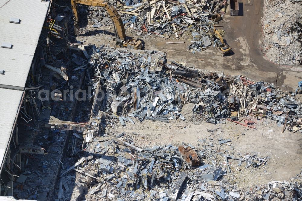 Bochum from the bird's eye view: Demolition work on the site of the ruins Opel Werk I in Bochum in the state North Rhine-Westphalia