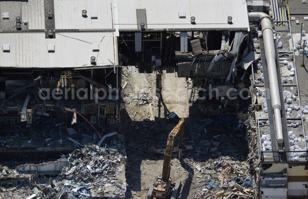 Bochum from the bird's eye view: Demolition work on the site of the ruins Opel Werk I in Bochum in the state North Rhine-Westphalia