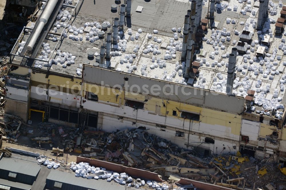 Bochum from the bird's eye view: Demolition work on the site of the ruins Opel Werk I in Bochum in the state North Rhine-Westphalia