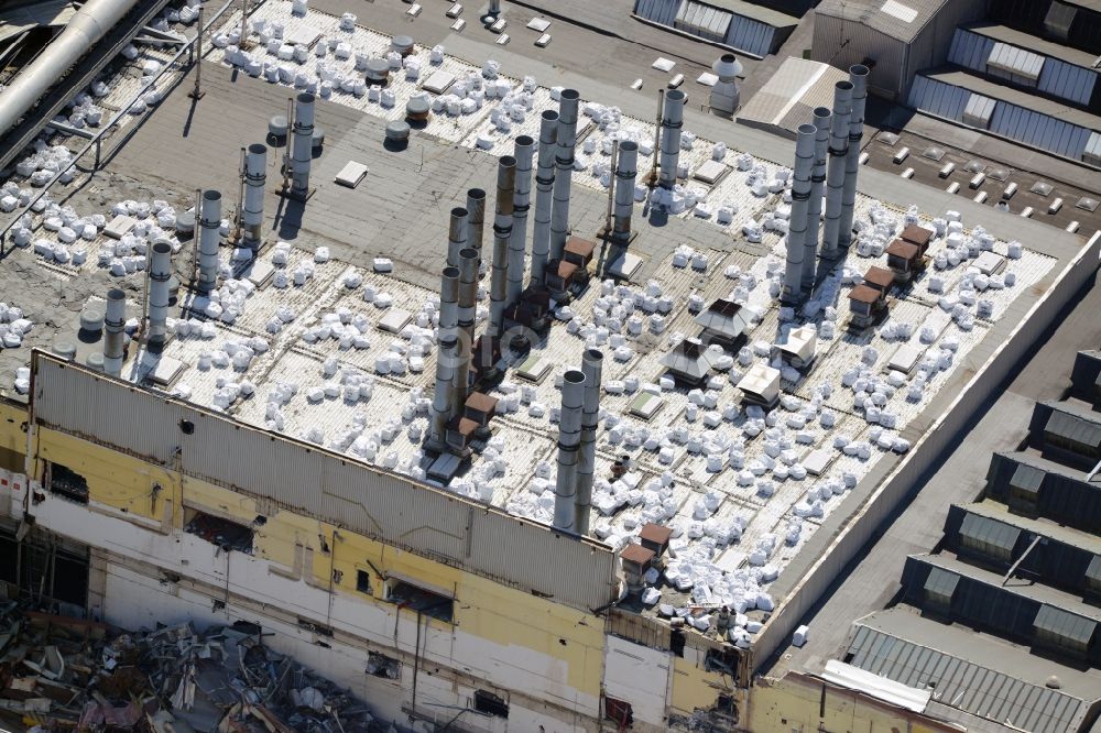 Aerial photograph Bochum - Demolition work on the site of the ruins Opel Werk I in Bochum in the state North Rhine-Westphalia