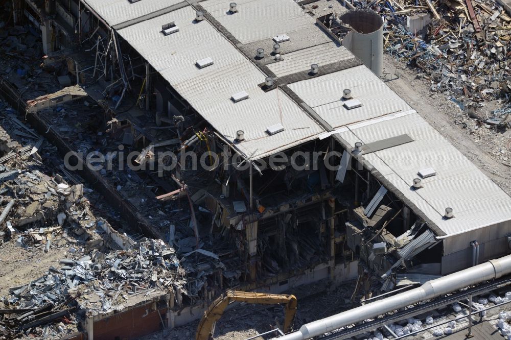 Bochum from the bird's eye view: Demolition work on the site of the ruins Opel Werk I in Bochum in the state North Rhine-Westphalia