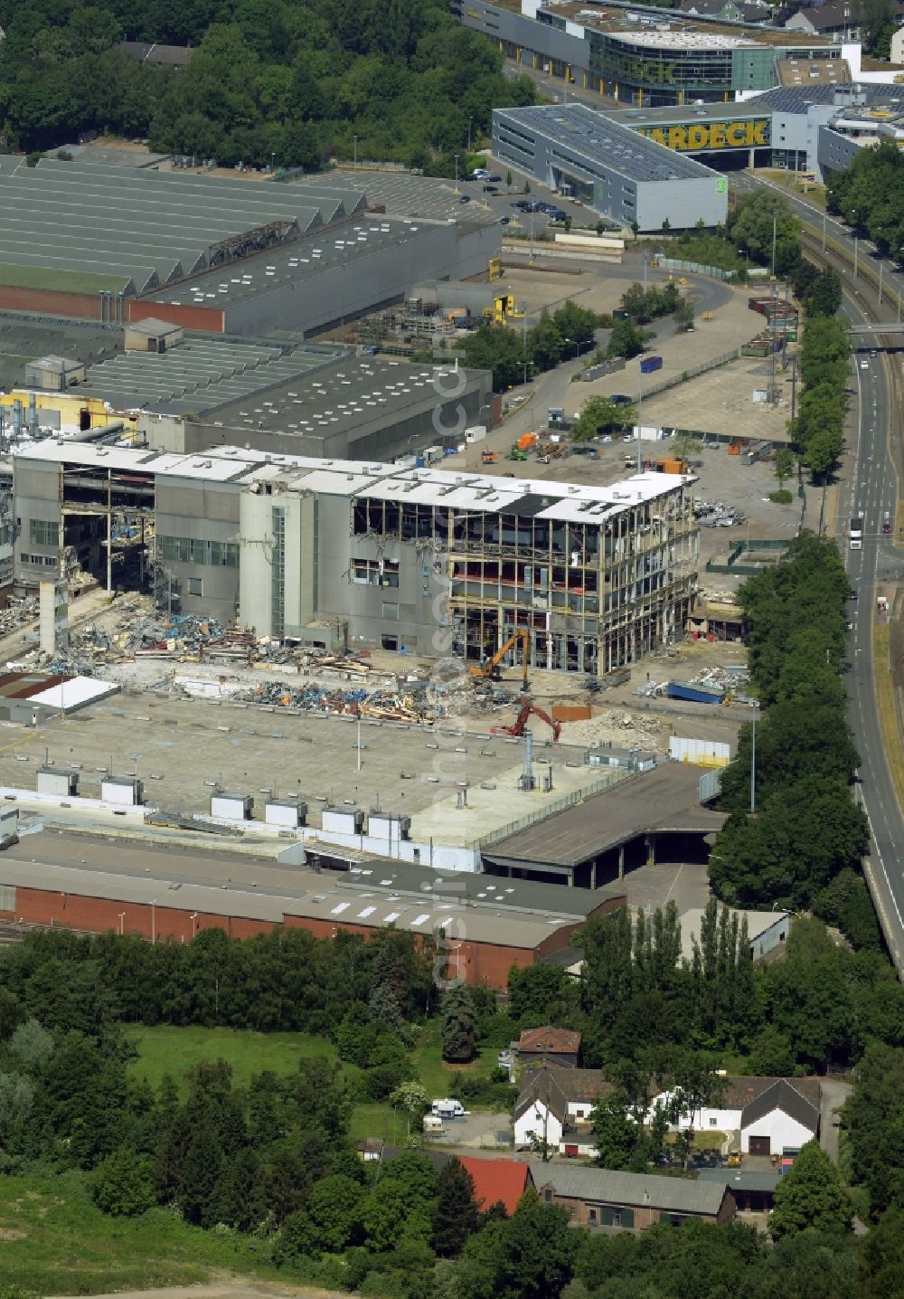 Bochum from the bird's eye view: Demolition work on the site of the ruins Opel Werk I in Bochum in the state North Rhine-Westphalia