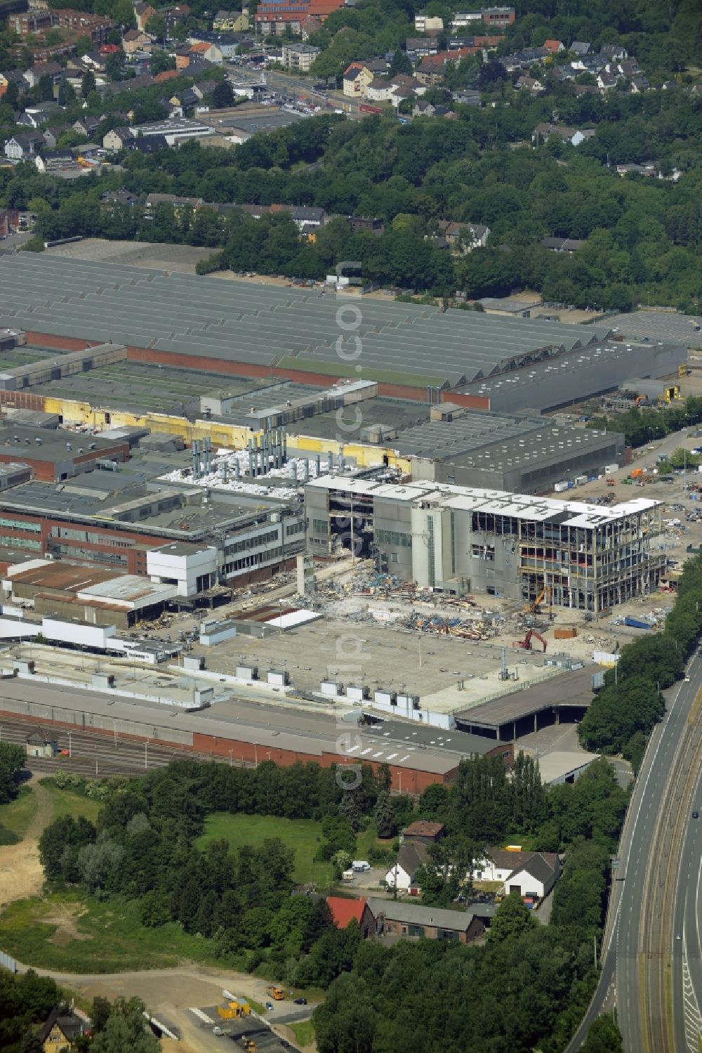 Aerial photograph Bochum - Demolition work on the site of the ruins Opel Werk I in Bochum in the state North Rhine-Westphalia