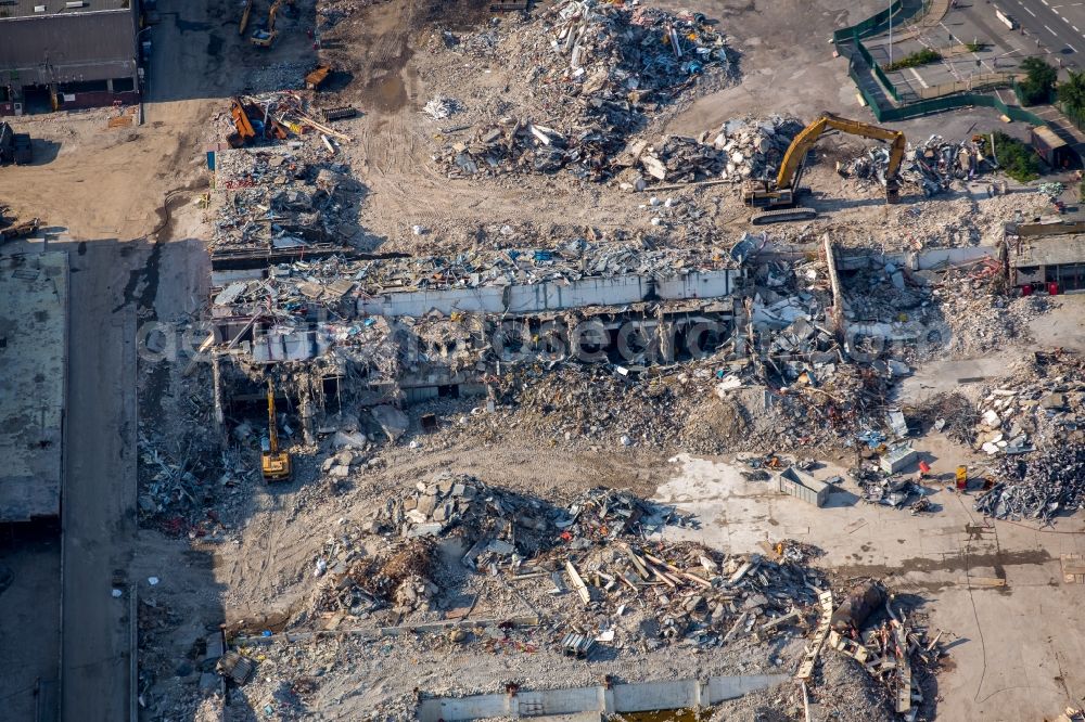 Bochum from the bird's eye view: Demolition work on the site of the ruins Opel Werk I in Bochum in the state North Rhine-Westphalia