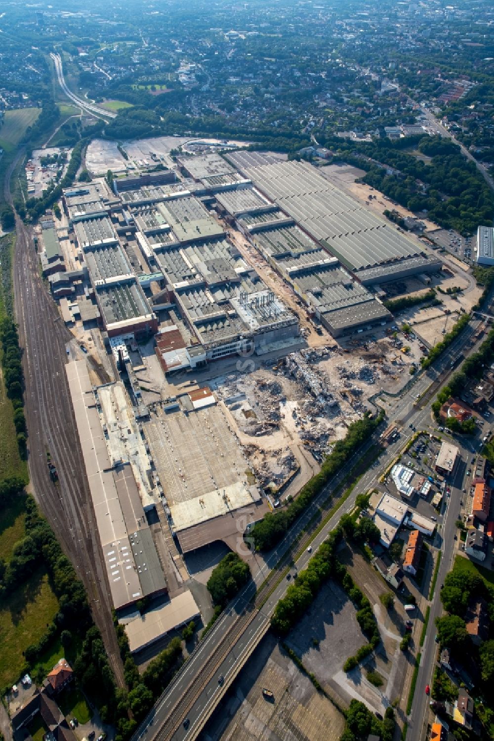 Bochum from above - Demolition work on the site of the ruins Opel Werk I in Bochum in the state North Rhine-Westphalia