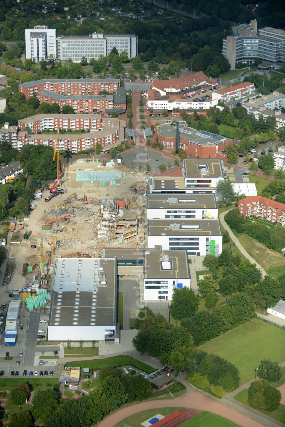 Aerial image Hannover - Demolition work of School building of the Integrierte Gesamtschule Muehlenberg in Hannover in the state Lower Saxony