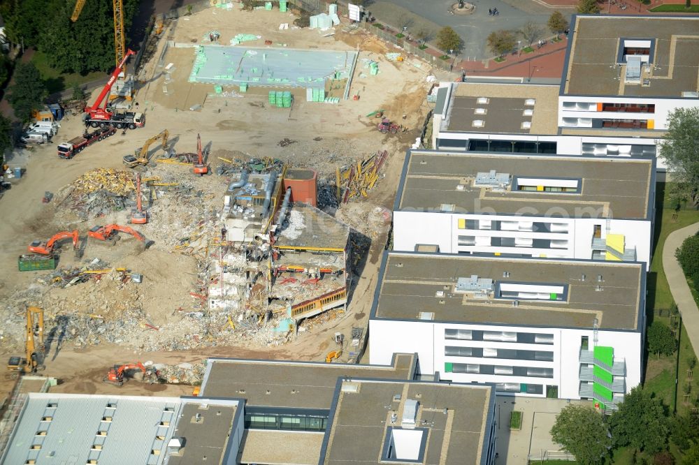 Aerial photograph Hannover - Demolition work of School building of the Integrierte Gesamtschule Muehlenberg in Hannover in the state Lower Saxony