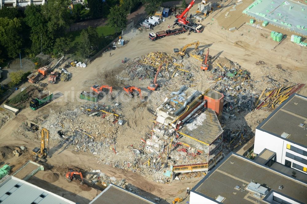 Aerial image Hannover - Demolition work of school building of the Integrierte Gesamtschule Muehlenberg in Hannover in the state Lower Saxony