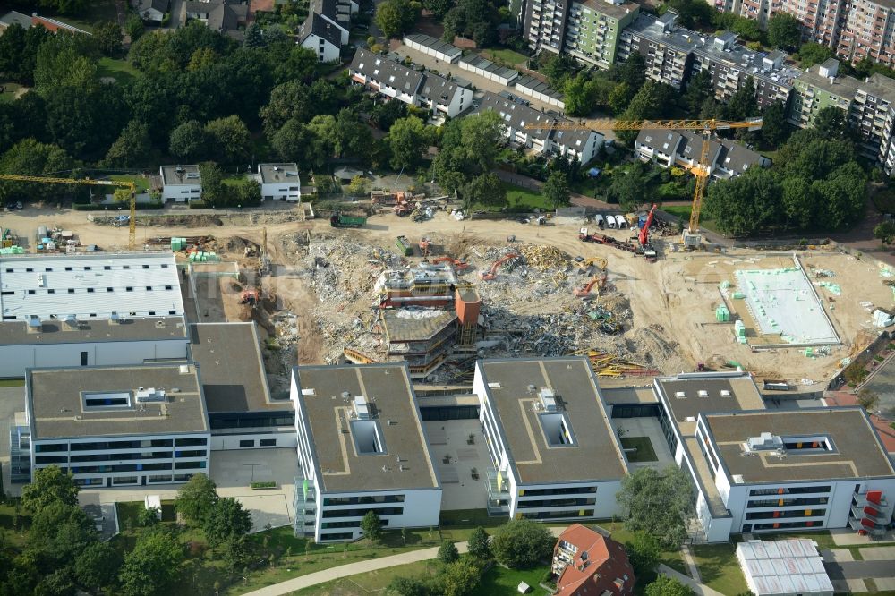 Hannover from the bird's eye view: Demolition work of school building of the Integrierte Gesamtschule Muehlenberg in Hannover in the state Lower Saxony